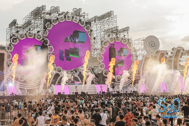 2022「S2O Taiwan潑水音樂祭」下午晚上不同氣氛