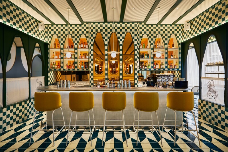 海外第一家 The Standard Grill 燒烤餐廳。