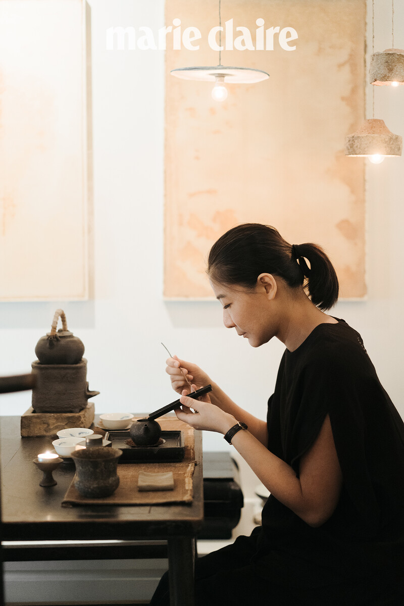 席茶多年後,Ofelia 融會貫通成為屬於自己的品茶儀式。