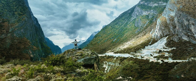 任賢齊站在陡峭山崖拍MV,險象環生