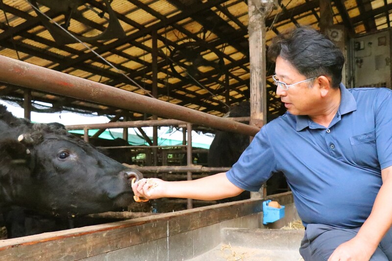 牧場主人尾崎宗春。