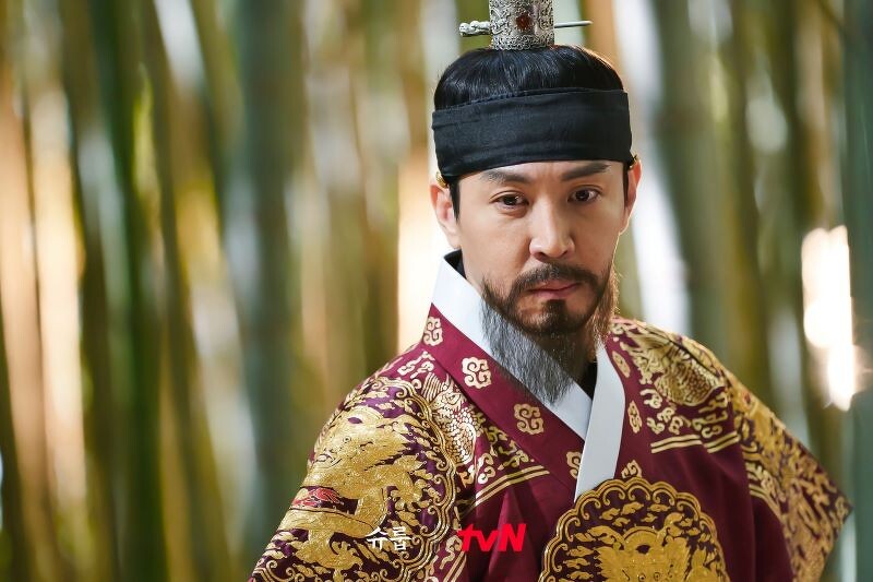 《王后傘下》崔元英飾演的王上