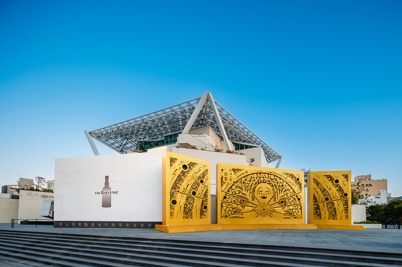 展覽於台南市立美術館二廣廣場展出。