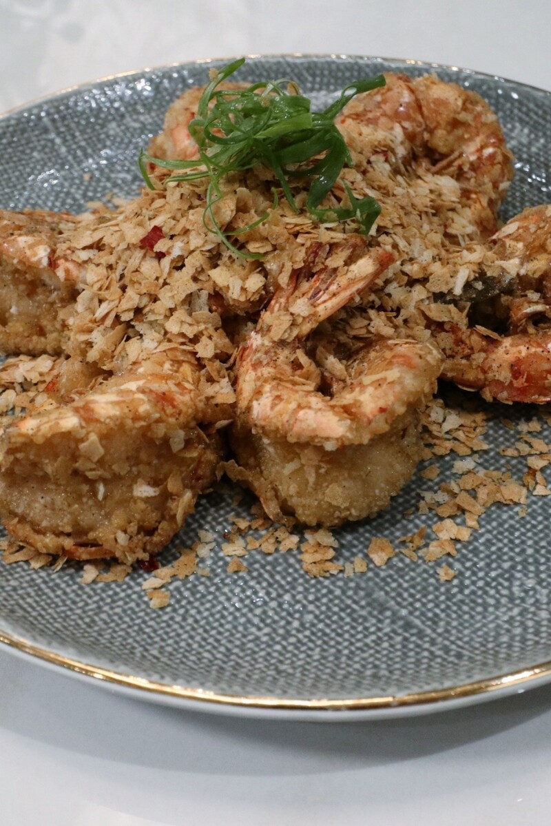 「獅城麥片蝦」的麥片碎猶如避風塘菜色的蒜酥,香辣開胃。