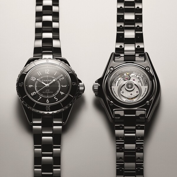 J12 Caliber 12.2 腕錶，Chanel。