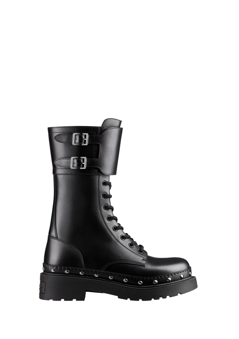 Dior 黑色小牛皮膠底低筒靴,NT72,000。
