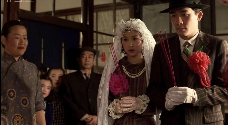 《悲情城市》中(左一)飾演媒婆的演員是當時童星顏正國的媽媽