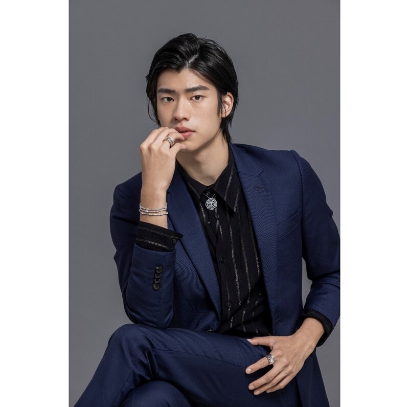 藍色調西裝外套,Paul Smith。