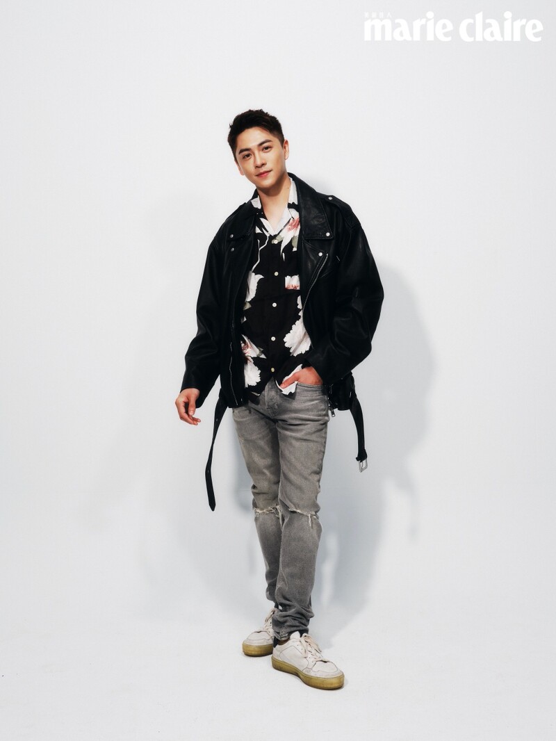 騎士皮衣、花卉襯衫、破壞牛仔褲、仿舊休閒鞋,all by ALLSaints。