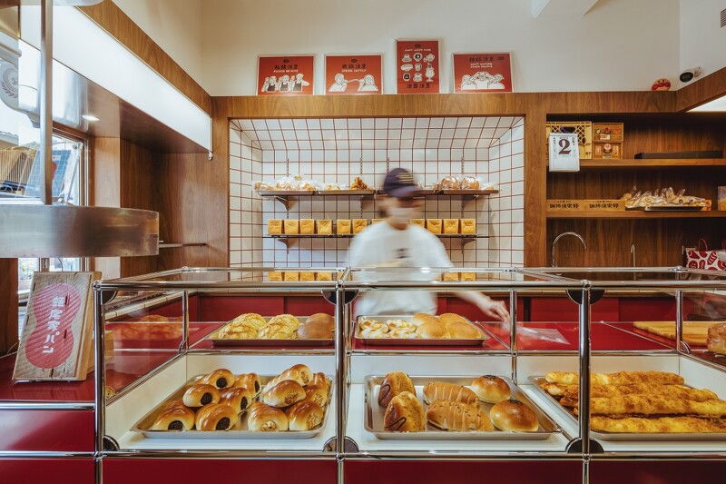 「蜷尾家パン」麵包屋此次邀請到本事設計與果多設計聯手操刀室內及視覺設計。