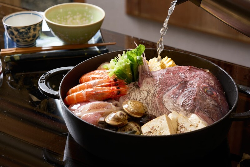 石狩鍋料理是8席以上包廂才能品嚐的精彩鍋物料理。