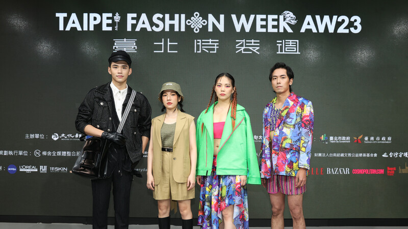 走秀嘉賓(左起王品澔、AmazingTalker Show主持人Sandra及七分編、萬秀洗衣店金孫張瑞夫)