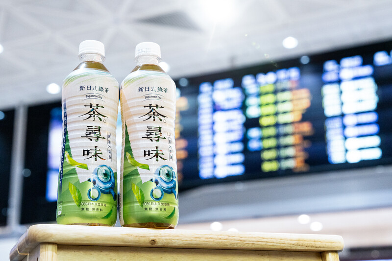 黑松旗下茶品牌茶尋味,口味廣受消費者好評,代言人佐藤健更是暖心請接機粉絲們喝茶尋味。