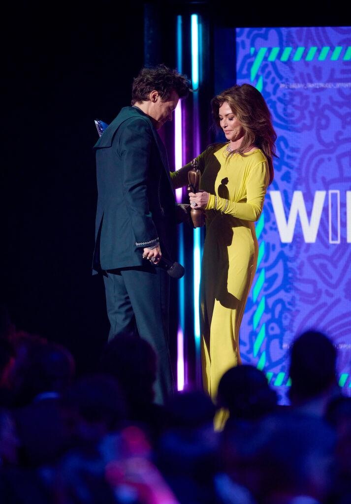 右:Shania Twain