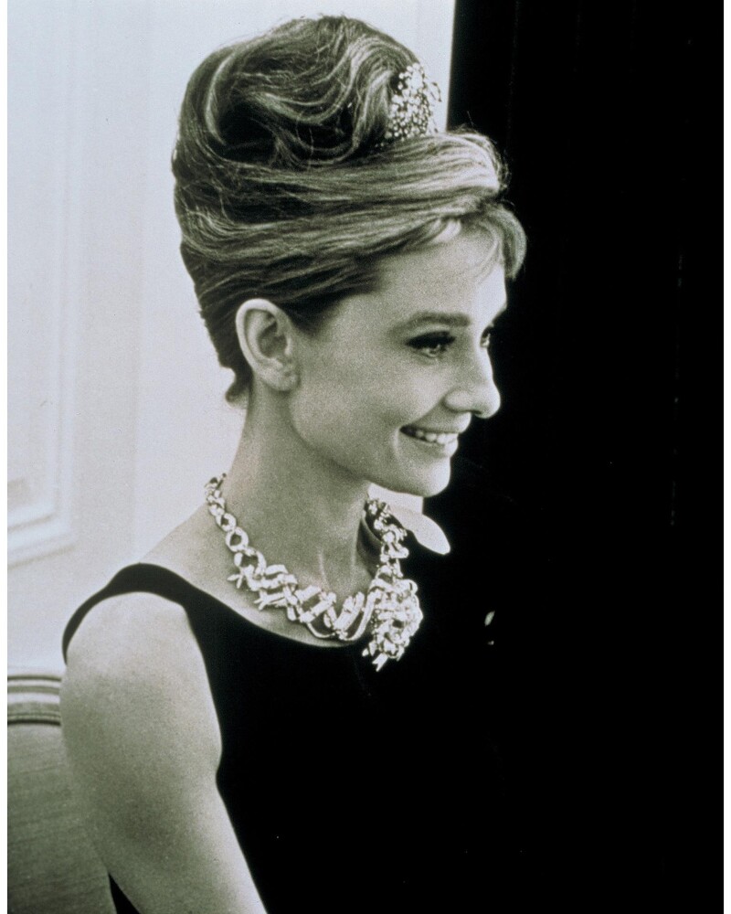 傳奇女星奧黛麗赫本(Audrey Hepburn)佩戴Tiffany Jean Schlumberger Ribbon Rosette傳奇黃鑽鑽石項鍊