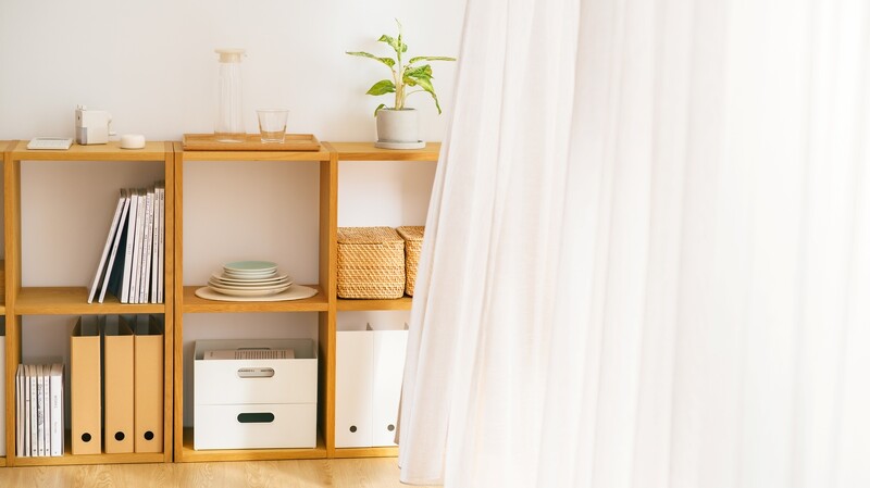 全台唯一、首次引進「窗簾」販售服務，有5種樣式：棉水洗無褶窗簾、棉水洗平織無褶窗簾、麻平織無褶窗簾、聚酯纖維薄紗無褶窗簾、棉薄紗無褶窗簾，售價390~1890元