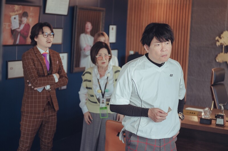 曾國城在《他馬克老闆》片中飾演老闆BOSS,與恬娃、旺福小民時常出各種鬼點子。(