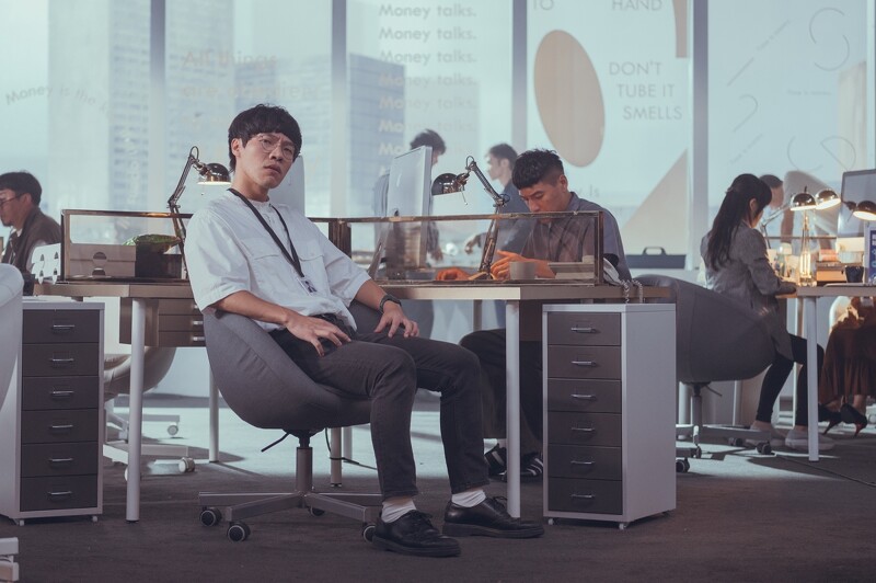 盧廣仲從來沒有經歷過打卡上下班的辦公室生活,這次演出《他馬克老闆》成為他的第一次上班族體驗。