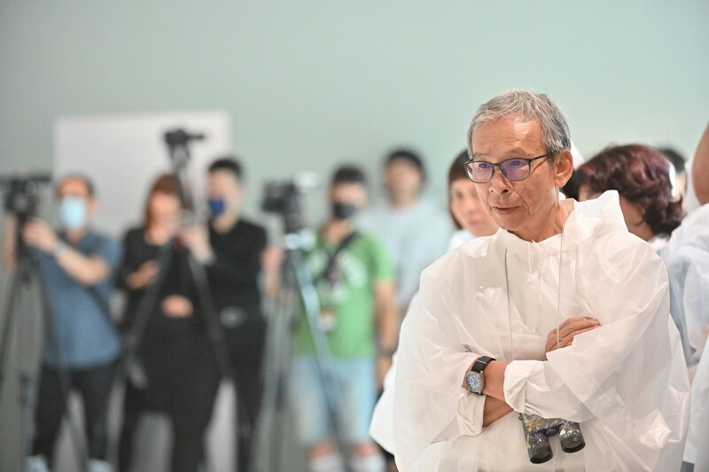 邵永添在32分鐘現地創作4200號作品,當天知名導演吳念真也到場支持