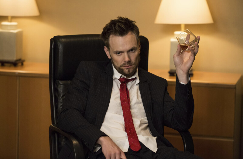 喬爾麥克哈爾(Joel McHale)。