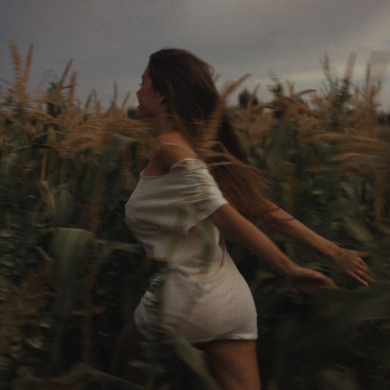 Madison Beer -《Silence Between Songs》