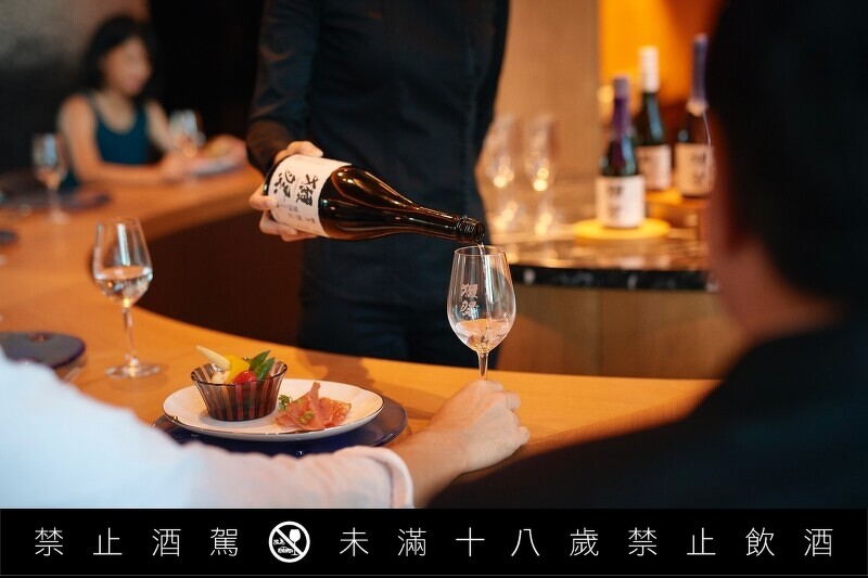 高雄「晶英國際行館Silks Club」附設有「獺祭吧」。