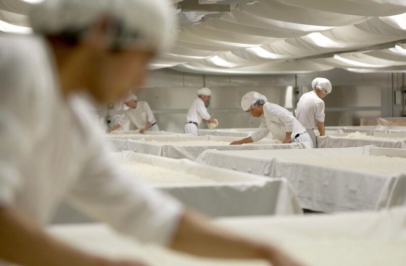 由來日本總公司的資深員工與當地員工一起釀造的手工清酒。