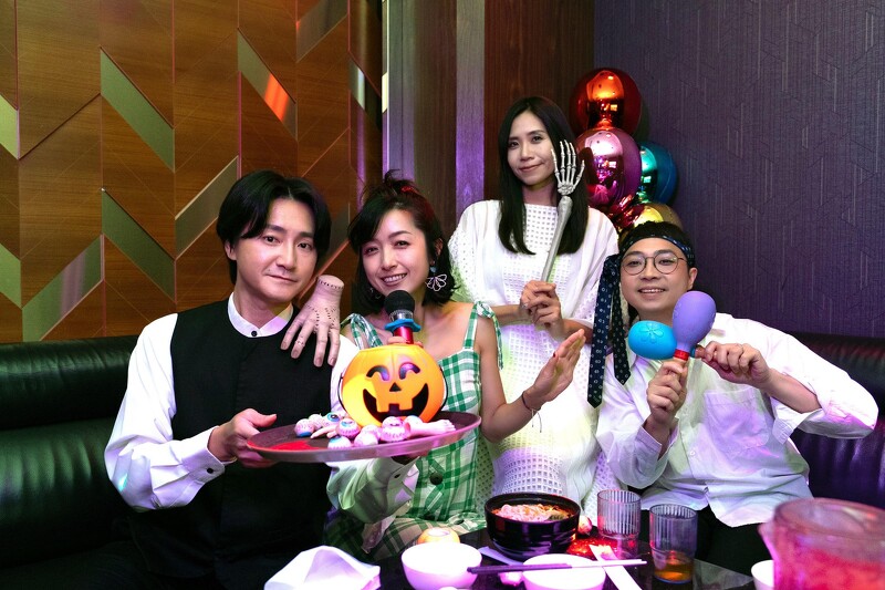為了拍攝「驚曲卡拉OK」主視覺,真的開一間包廂歡唱