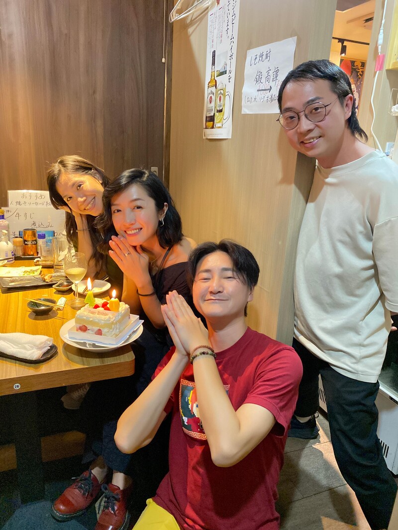 旺福飛往日本演出,恰逢遇到主唱Mami生日