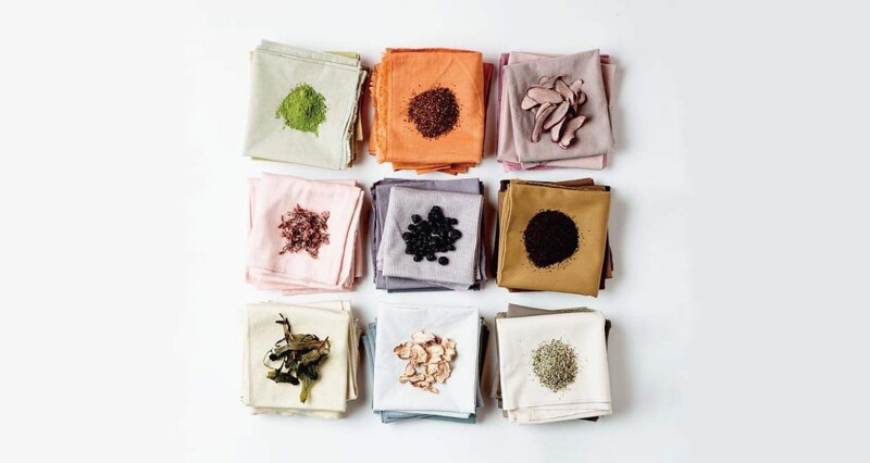 選用日本品牌「Food Textile」作為制服。