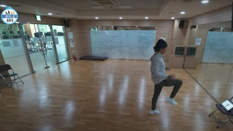 翻摄自韩综《我独自生活》。