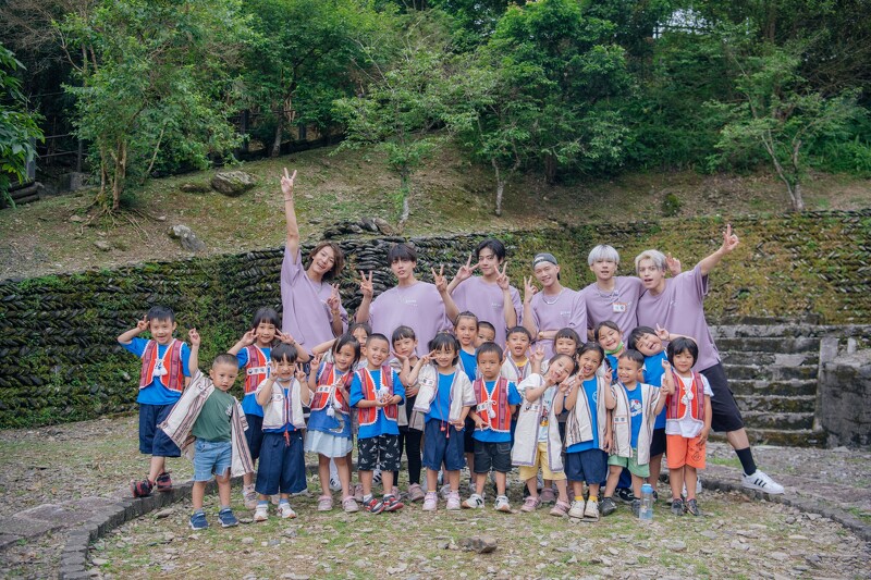 《Ozone夏日青春冒險》Ozone來到宜蘭寒溪部落的幼兒園,體驗當一日孩子王。