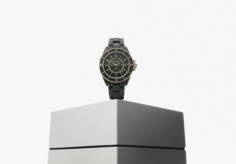 J12腕錶，黑色高抗磨陶瓷和18K黃金，建議售價506,000元。