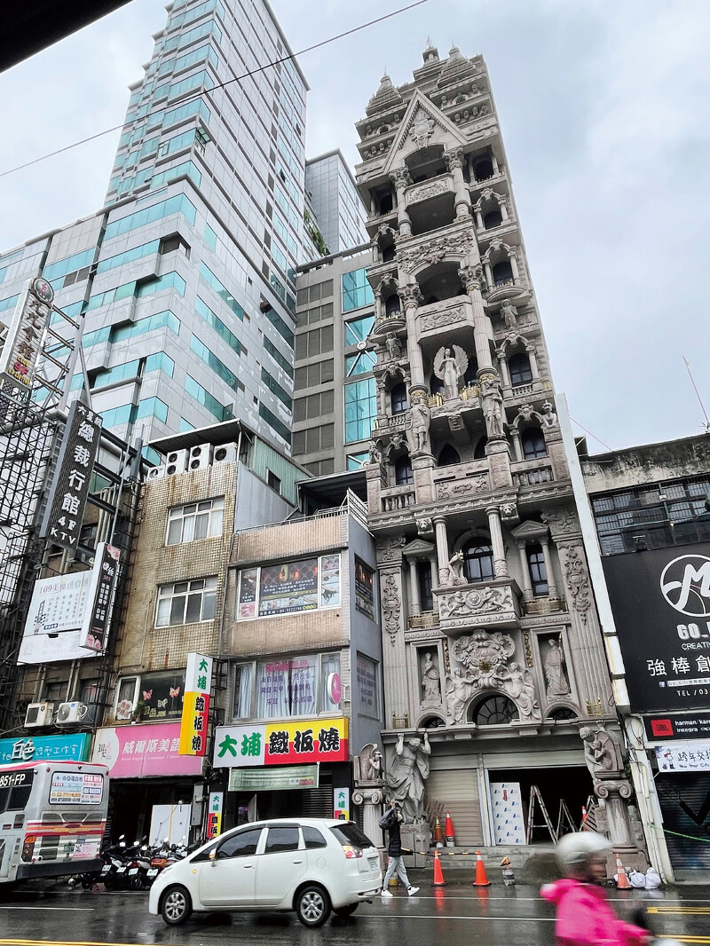 桃園巴洛克式建築。攝影/李清志 大塊文化提供