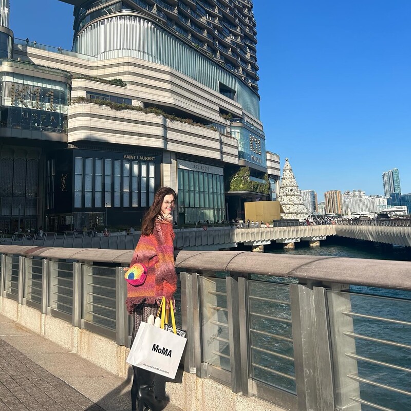 韓韶禧同款小飛象吊飾太親民!盤點女神平價私服單品:酷辣風上衣 韓韶禧同款小飛象吊飾太親民!盤點女神平價私服單品:酷辣風上衣