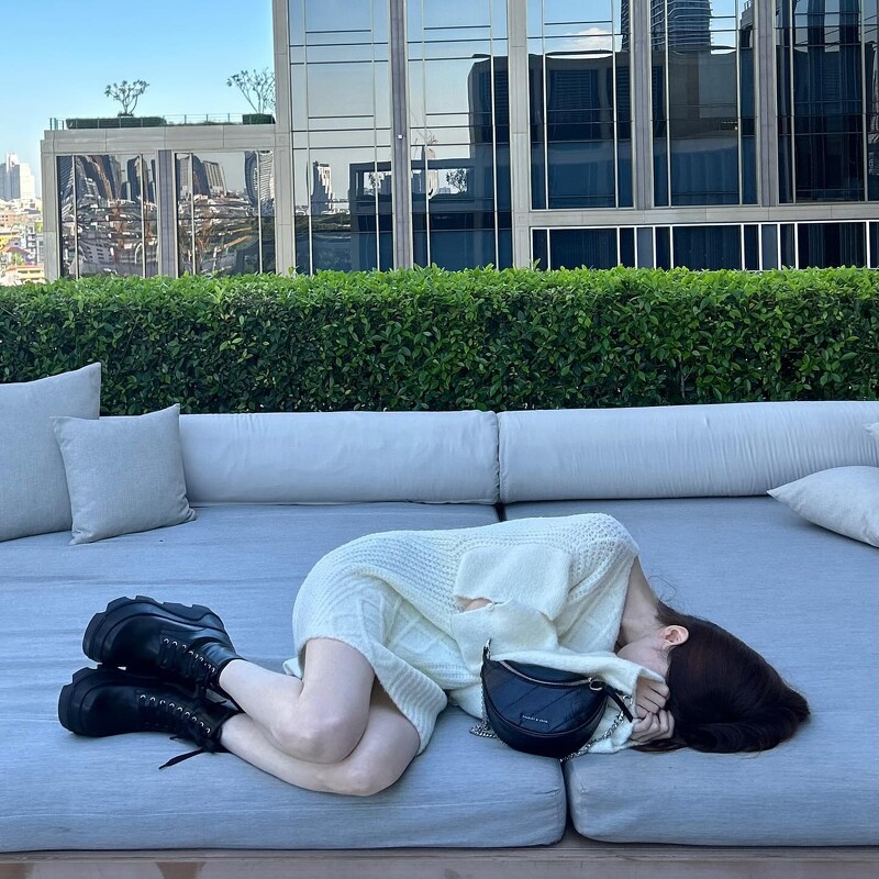 韓韶禧同款小飛象吊飾太親民!盤點女神平價私服單品:酷辣風上衣 韓韶禧同款小飛象吊飾太親民!盤點女神平價私服單品:酷辣風上衣