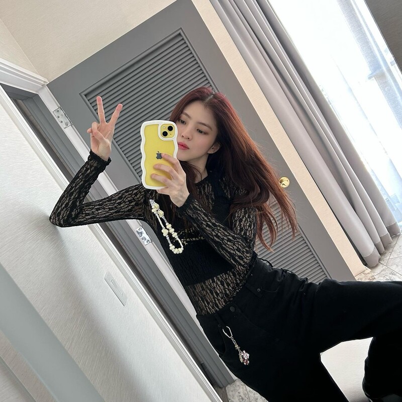 韓韶禧同款小飛象吊飾太親民!盤點女神平價私服單品:酷辣風上衣 韓韶禧同款小飛象吊飾太親民!盤點女神平價私服單品:酷辣風上衣