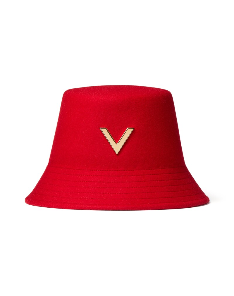 Valentino Garavani V Detail Wool Bucket Hat with Metal V Applique，NT31,800。
