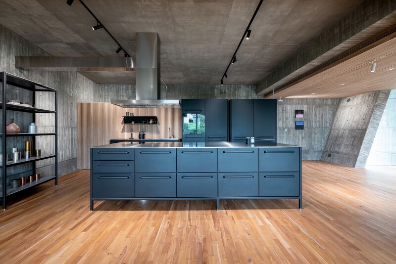 V1 Kitchen 簡約優雅,應用高效,廣受建築設計界好評。