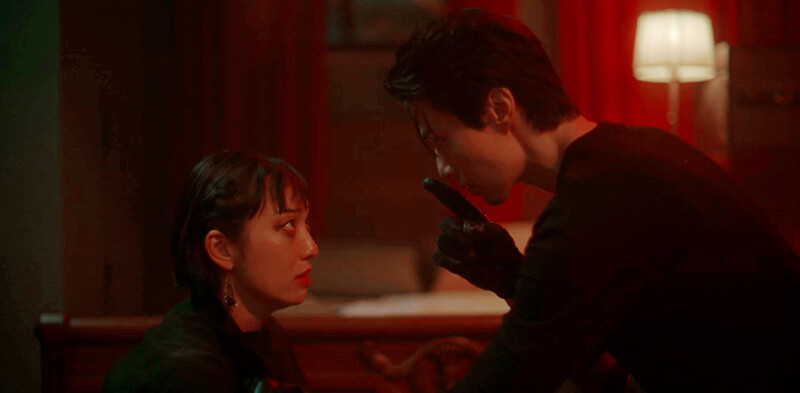 蘇敏慧(右)不是生來S級殺手,受鄭進灣救命之恩,開始鍛鍊自己成為戰士