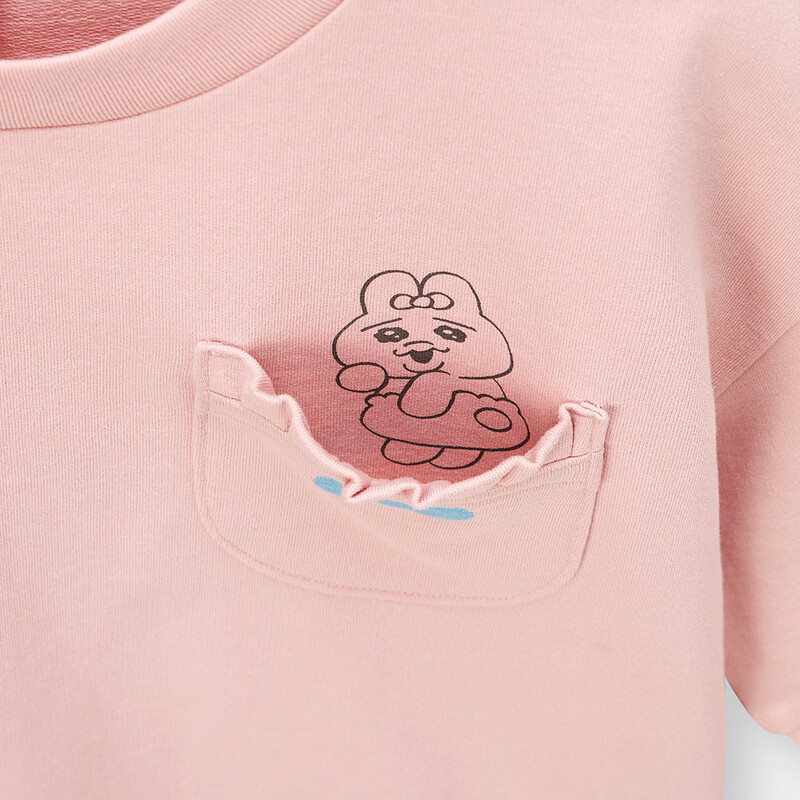 女装轻磅休闲印花T恤，NT$490。