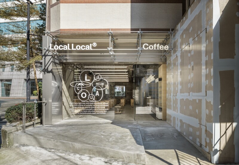 「Local Local 再地咖啡」,其位置座落於新店大坪林站,鄰近則有新店矽谷與新店裕隆城。