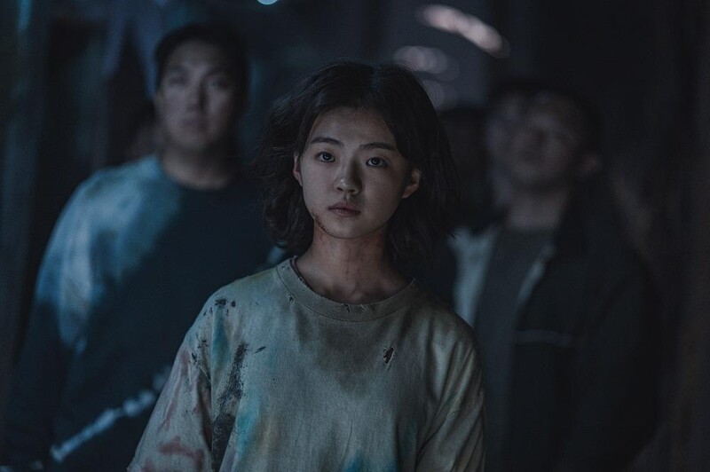 金是兒飾演怪物女孩。