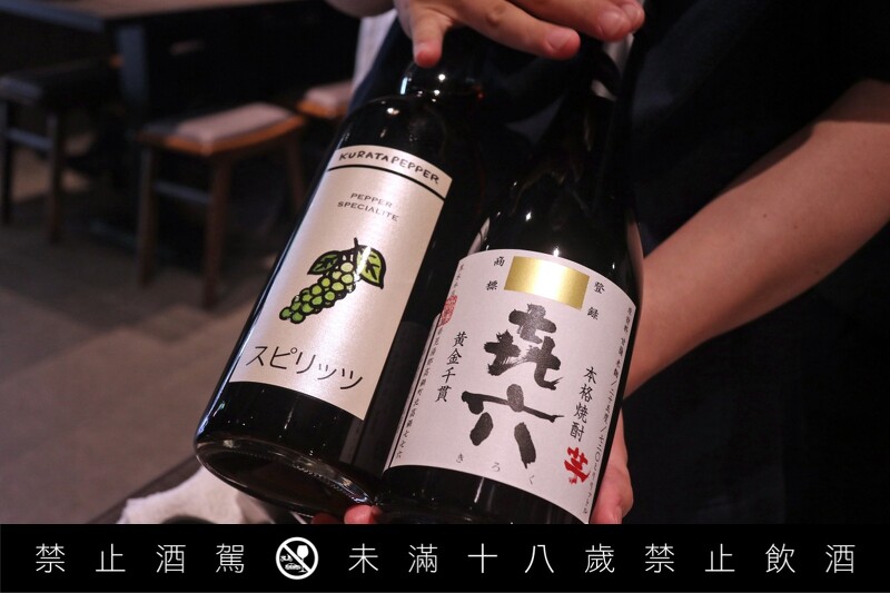 左為天盃燒酎,右為㐂六 芋燒酎。