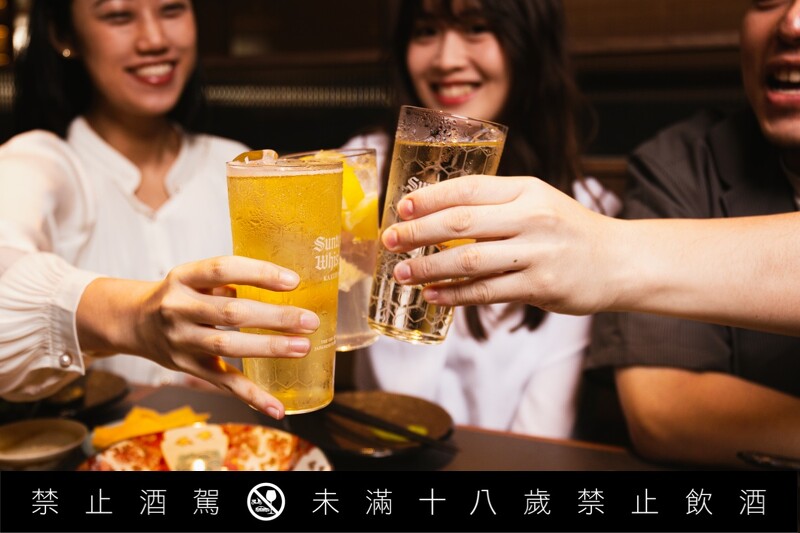 「inari 現代居酒屋」與日本威士忌領導品牌三得利「角瓶 KAKUBIN」,推出全新的夏季聯名企劃—「夏酒祭」。