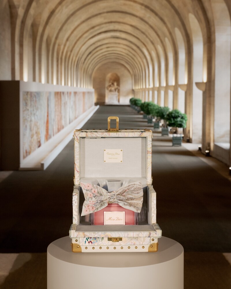 法國視覺藝術家Eva Jospin博物館與《迪奧 Miss Dior 香精 奢華訂製珍藏版》