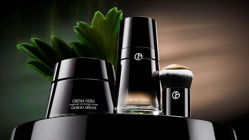 圖片來源: Armani Beauty | 黑曜岩奢光精萃|30ml定價5,900元(右)、黑曜岩經典乳霜(左) |50ml定價15,800元