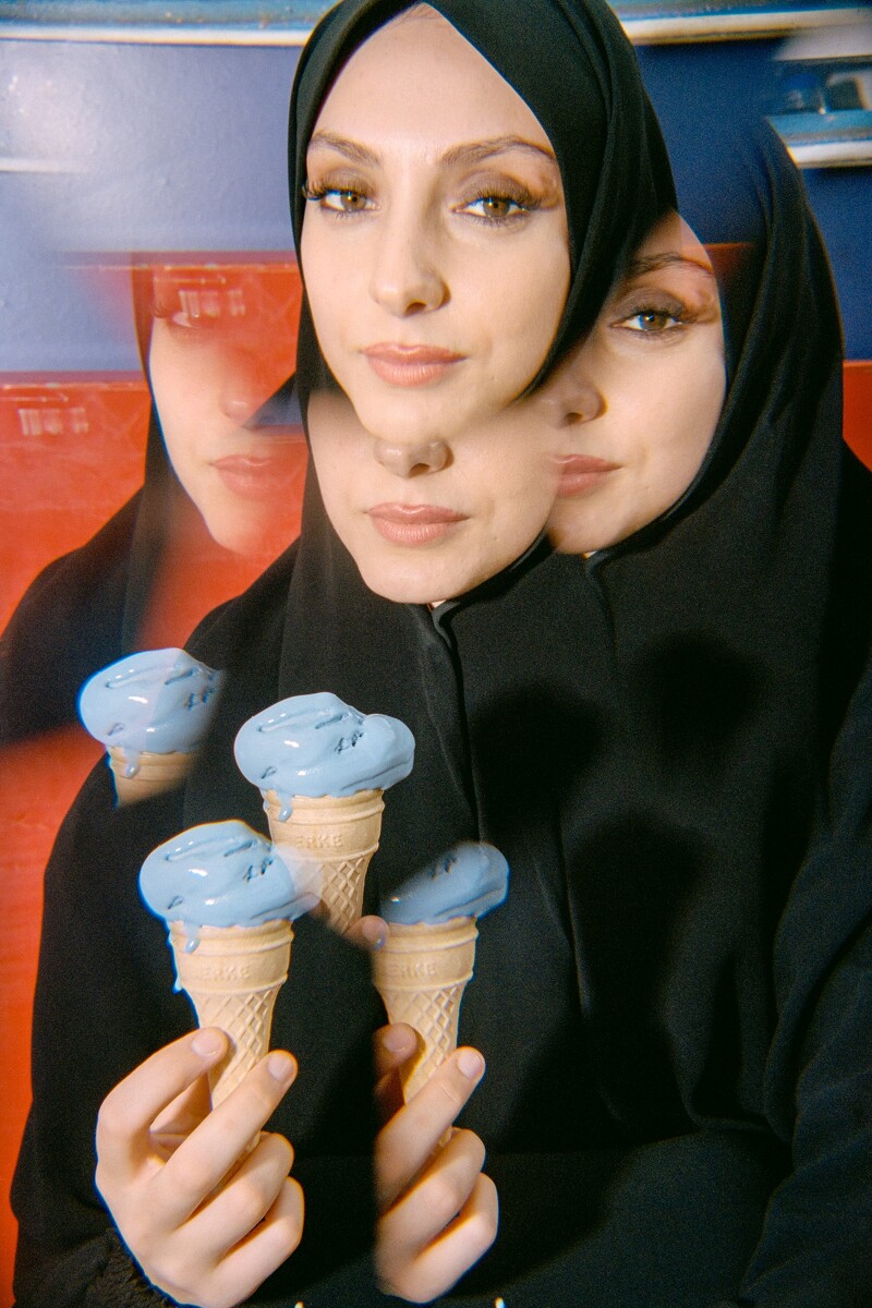 Sabiha Çimen|《Sare 的藍色冰淇淋》(Sare’s Blue Ice Cream),伊斯坦堡,2023年,Loock|© Sabiha Çimen / Magnum Photos, Courtesy LOOCK, Berlin