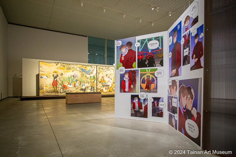 漫畫家餅乾的超人氣BL漫畫《我的室友帥哥學長》在展覽中以巨型的漫書書翻頁方式呈現。(南美館提供)