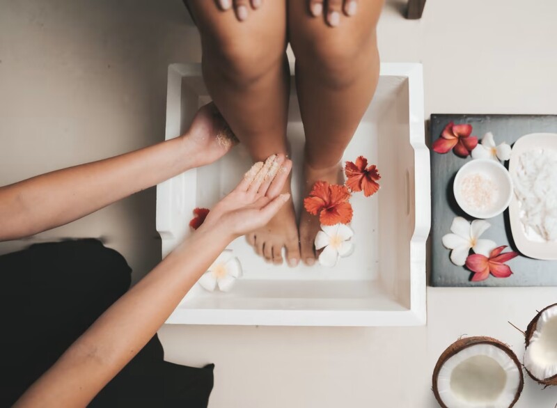 「Spa Ayualam」,這裡提供以「Essence of Guahan」為概念融合當地特色的療程。
